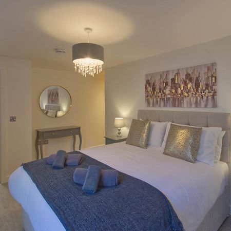 Marina Walk: Luxe Coastal Apartment near Torquay Marina Exterior photo