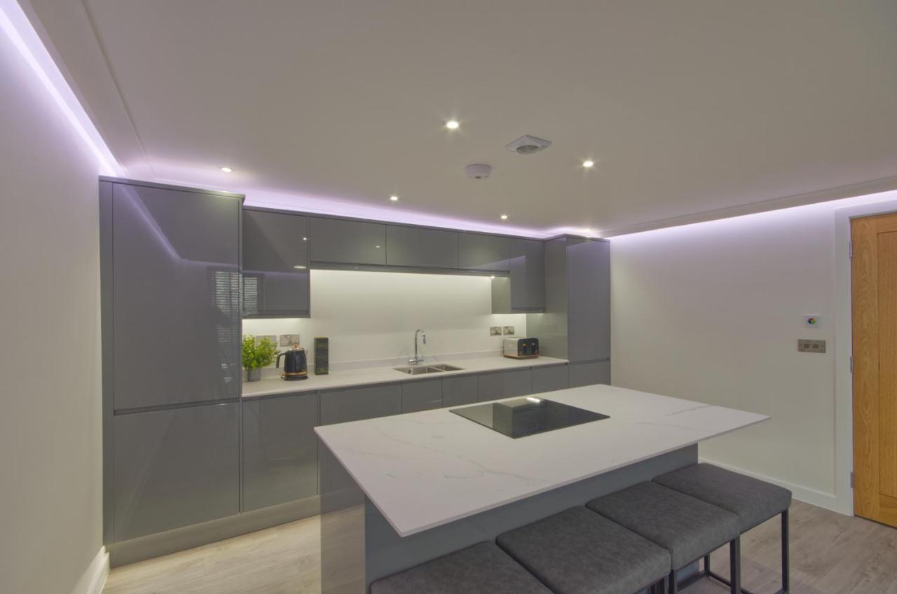 Marina Walk: Luxe Coastal Apartment near Torquay Marina Exterior photo